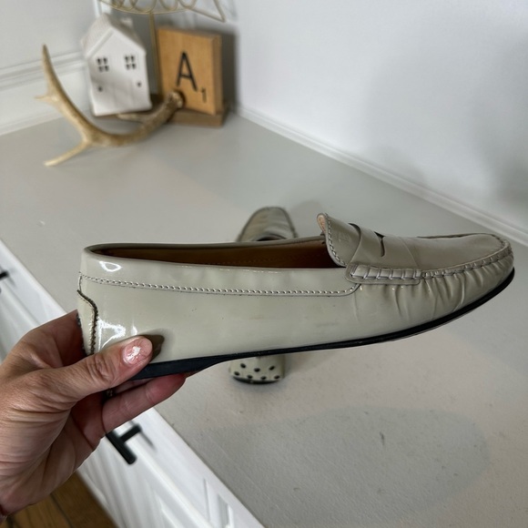 Tod’s Classic Women’s Patent Leather Penny Loafers – Beige – Size 38 (US 8) - Picture 8 of 9